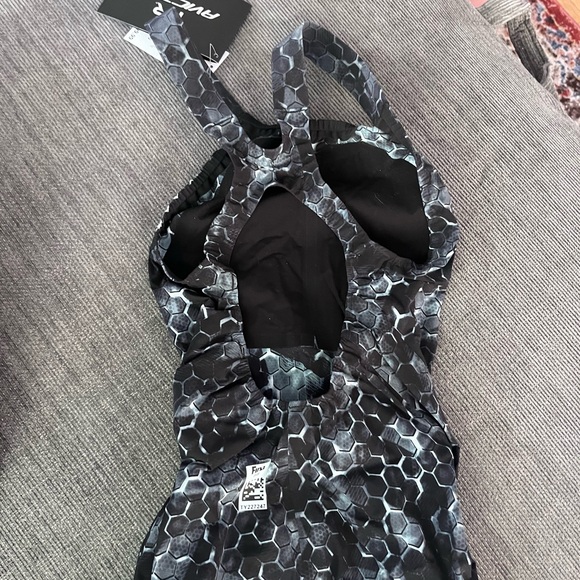 NWT: TYR Women's Avictor 2.0 Swimsuit in Black and Gray, Open Back - Picture 3 of 9